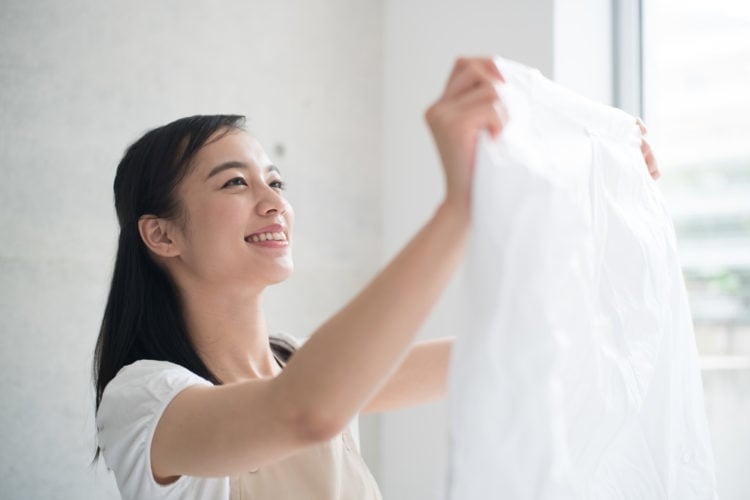 cách làm khô quần áo bằng quạt 3