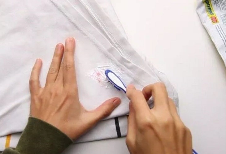 cách tẩy vết máu trên quần áo 2