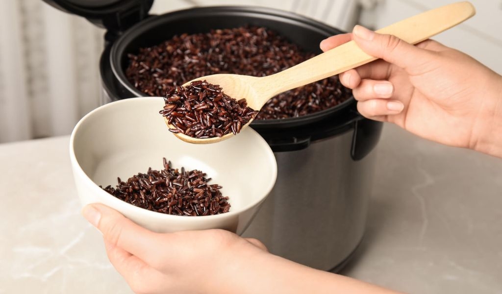 Cách nấu gạo lứt huyết rồng bằng nồi cơm điện không khó và các phương pháp nấu khác 1