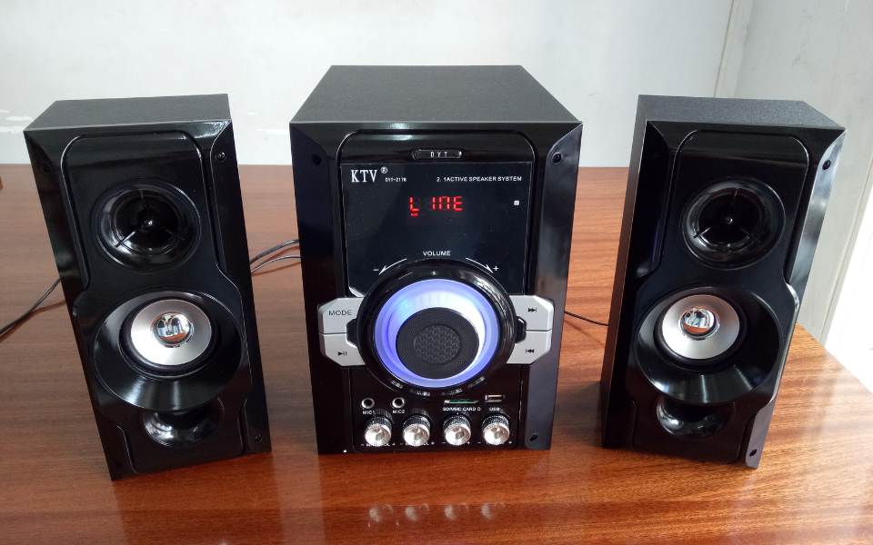 Loa vi tính thường nhỏ gọn