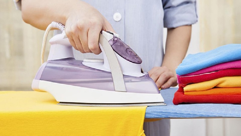 cách chữa quần áo ủi bị cháy 6