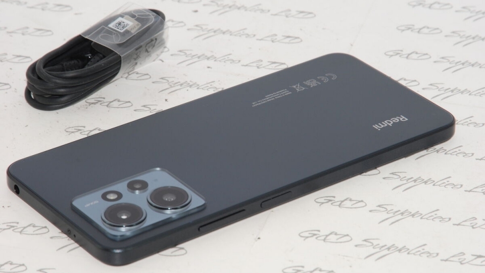 Xiaomi Redmi 12 4GB/128GB có mặt lưng kính cường lực, màn hình 90HZ 6,79 inch FHD+ hiển thị hình ảnh sống động