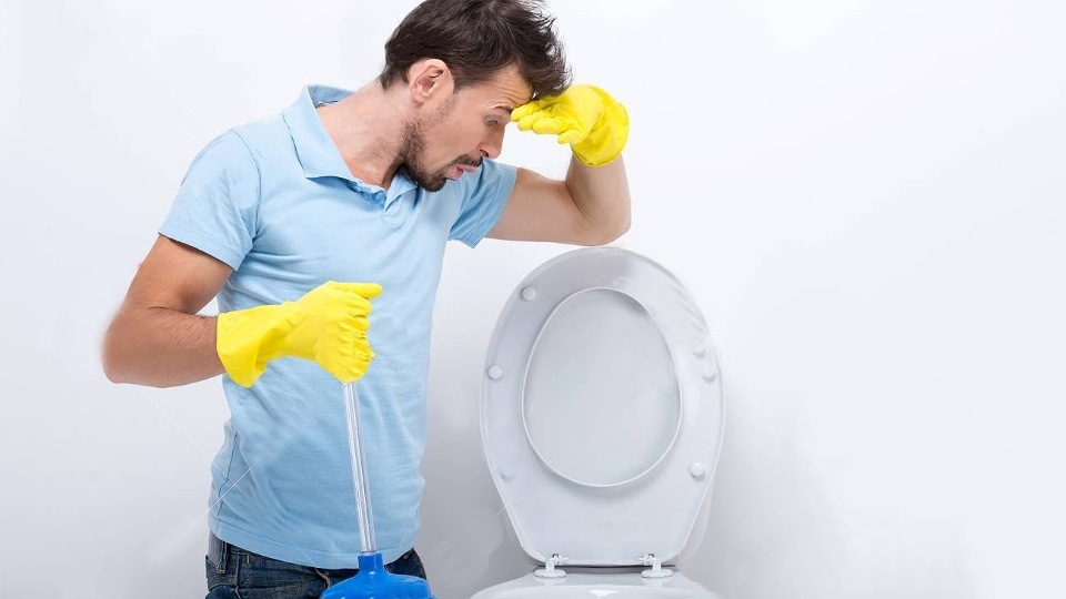 Dấu hiệu bồn cầu bị tắc