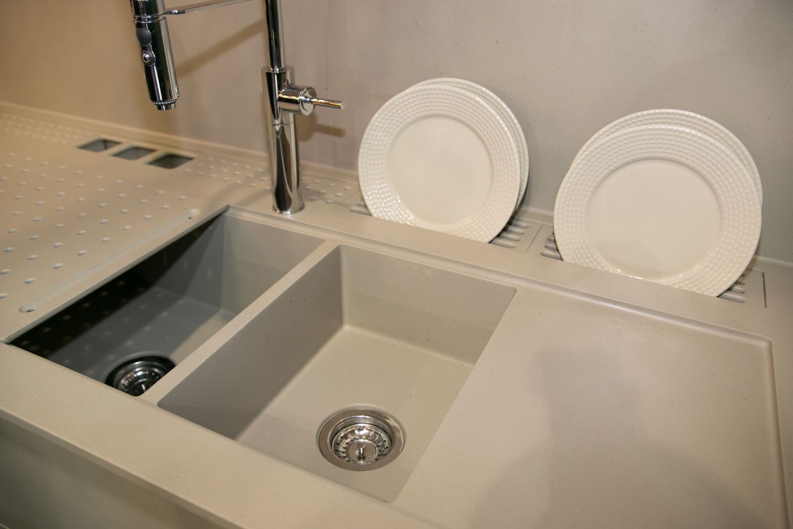Bồn rửa chén bằng đá nhân tạo có tốt không 1