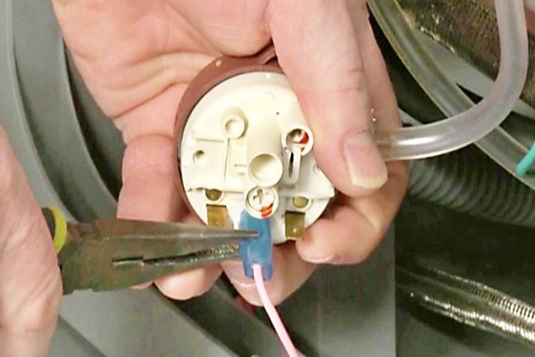 Lỗi EA máy giặt Aqua: Nguyên nhân, cách khắc phục và những lưu ý khi phát sinh lỗi - Hình 2