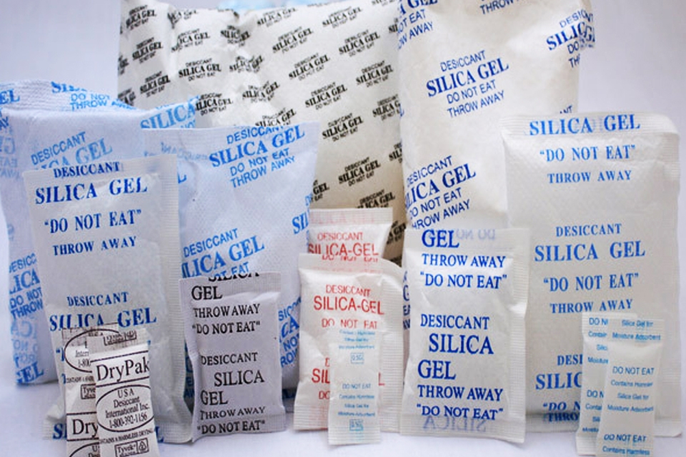 Gói hút ẩm thực phẩm Silicagel.