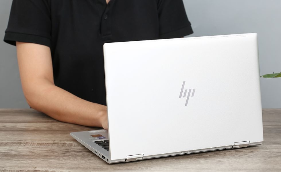 dùng laptop HP