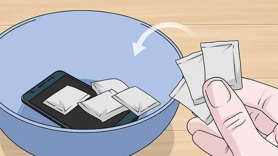 Sử dụng gói hút ẩm để làm khô điện thoại