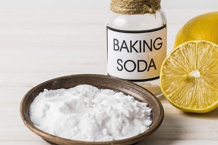 Baking soda tẩy sạch nhanh các vết bẩn thuốc nhuộm tóc trên da