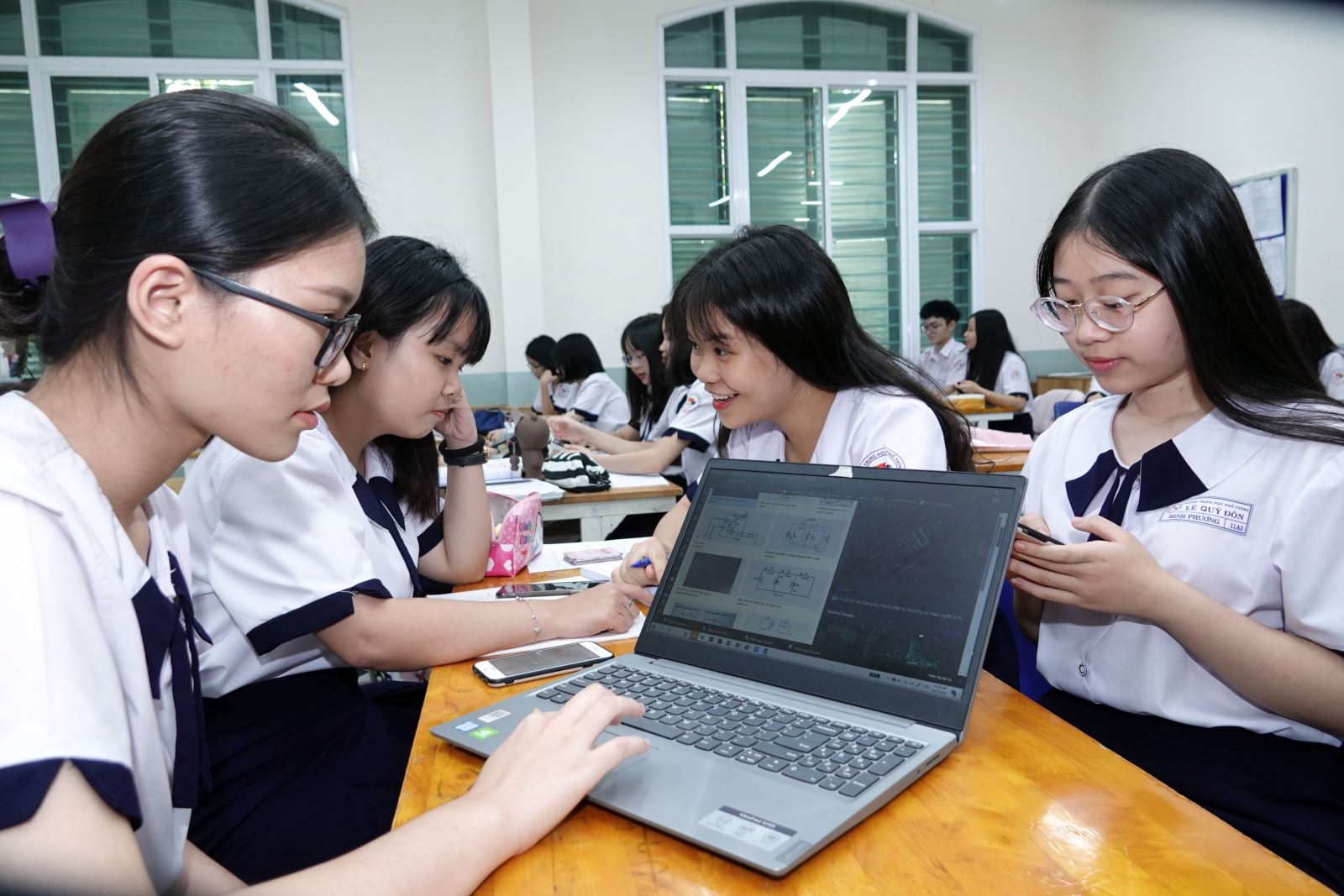 app giải toán trên máy tính ưu điểm
