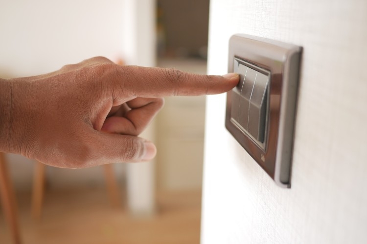 Công tắc 2 chiều được sử dụng rộng rãi trong các gia đình hiện nay
