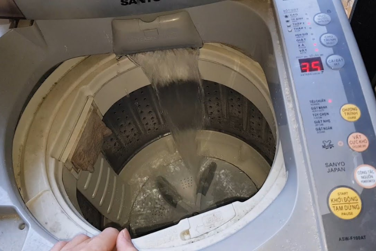 Bạn đã biết chi tiết cách sử dụng máy giặt Sanyo đời cũ sao cho bền bỉ hay chưa? - hình 3