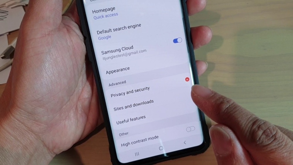 Chrome sẽ tự động điền thông tin đăng nhập đã lưu mà không cần bạn nhập thủ công