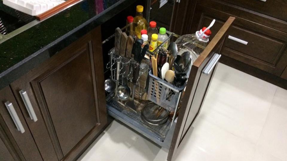 Kệ đựng gia vị, dao thớt