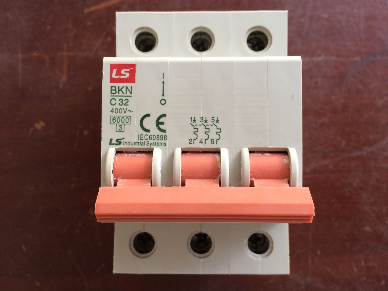 Aptomat 3 pha ảnh 1