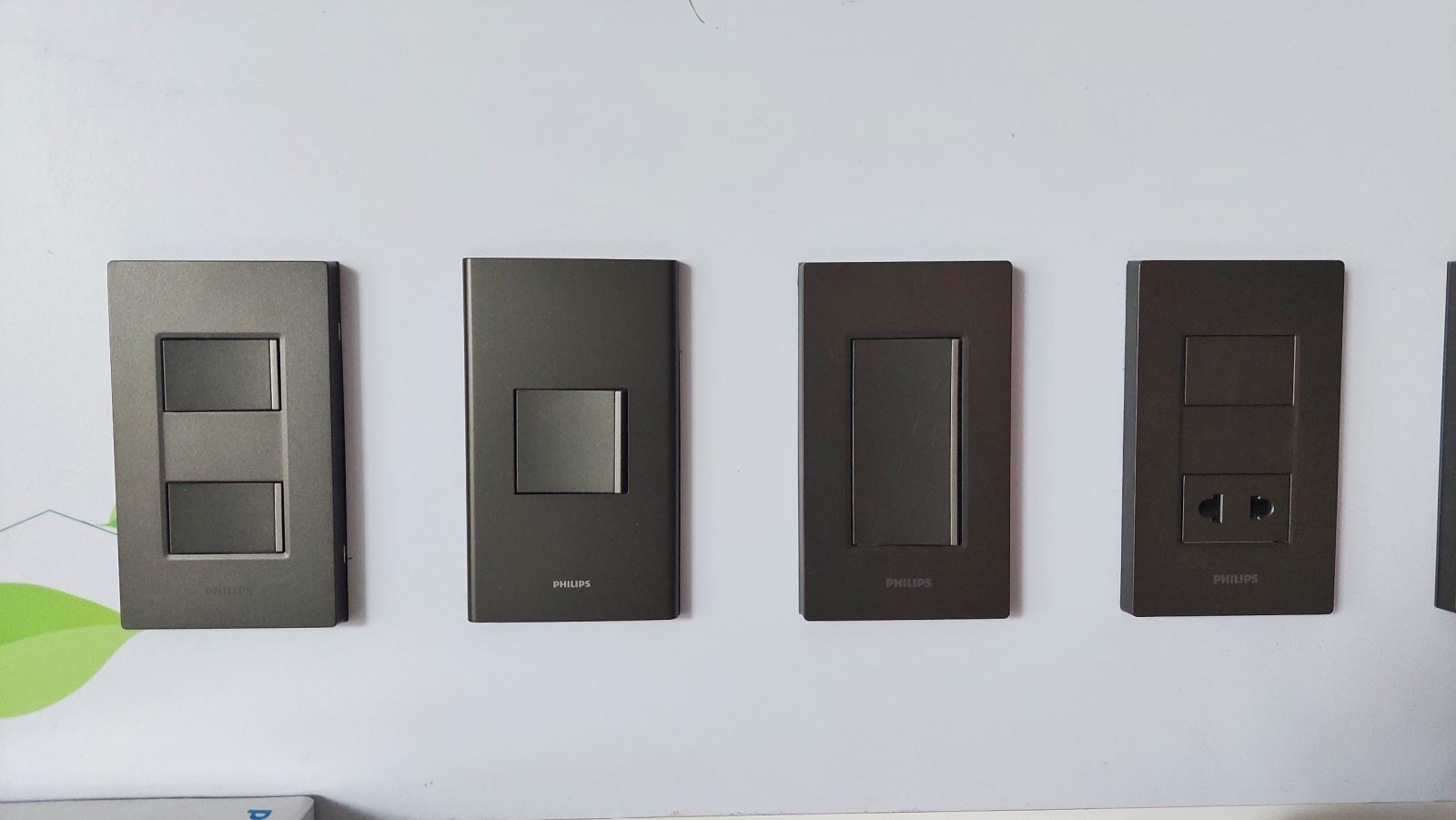 công tắc 2 cực ảnh 9