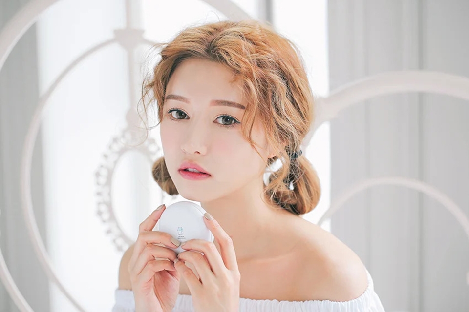 Cách buộc tóc ngắn 2 bên