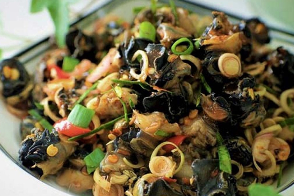 Hoàn thành và thưởng thức món ăn