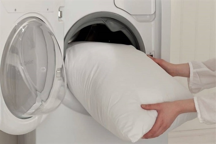 Bí quyết cách giặt ruột gối bằng máy giặt trắng sạch tinh tươm như mới mua - Hình 2