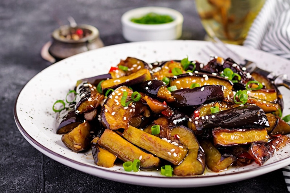 Một số lưu ý khi chế biến cà tím xào lá lốt
