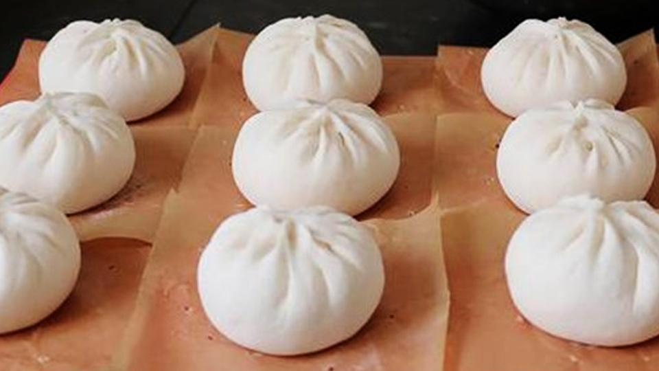 Sắp xếp bánh cách đều, có khoảng trống.