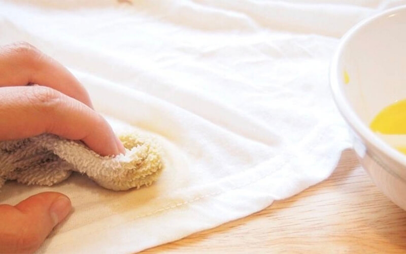 Cách tẩy sơn trên quần áo (ảnh 3)
