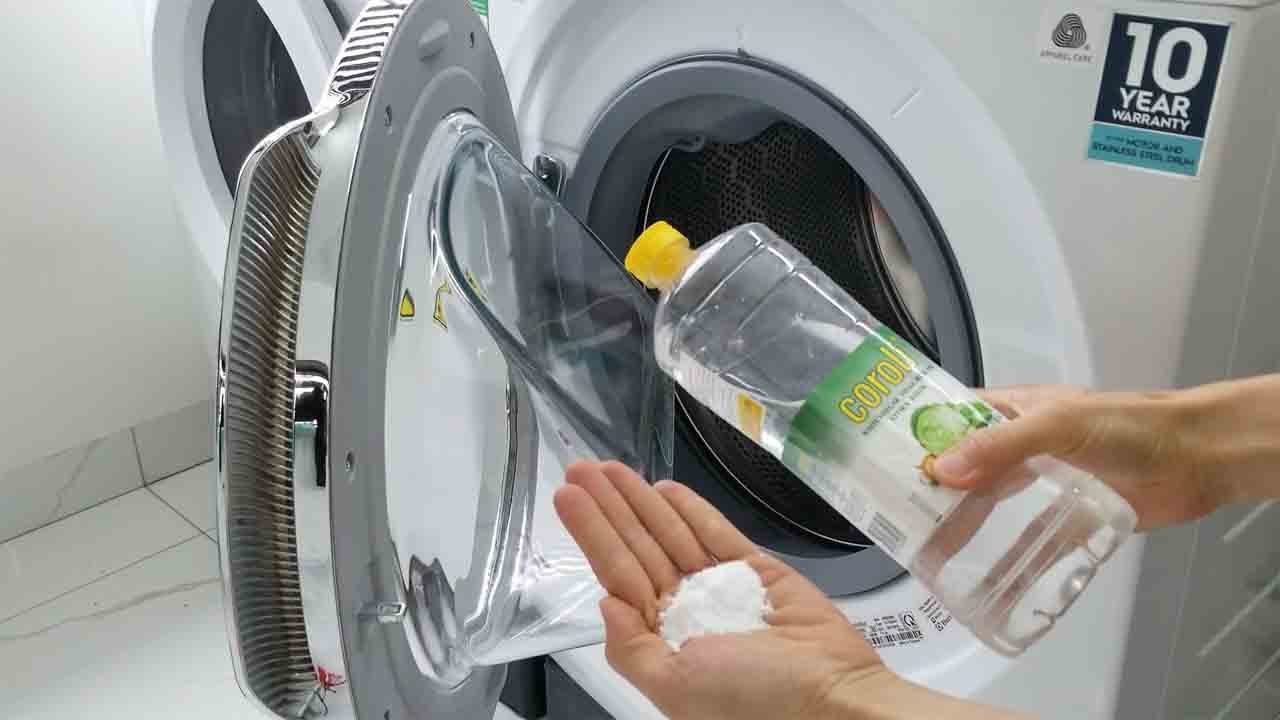 vệ sinh máy giặt bằng nước tẩy bồn cầu 6