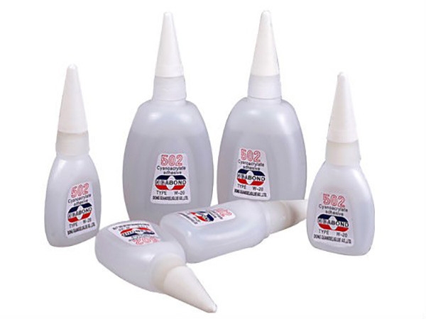 cách tẩy keo 502 trên quần áo - hình 1