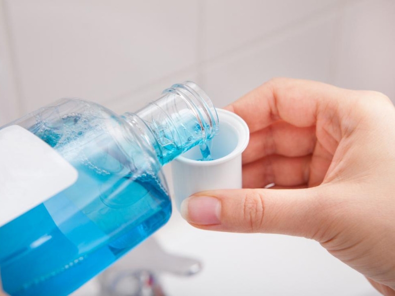 Cách tẩy vết dầu mỡ trên quần áo (ảnh 6)