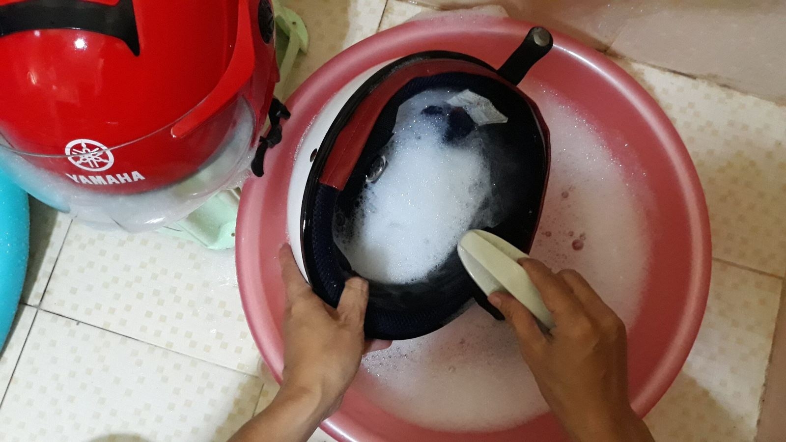 Cách giặt mũ bảo hiểm (Ảnh 2)