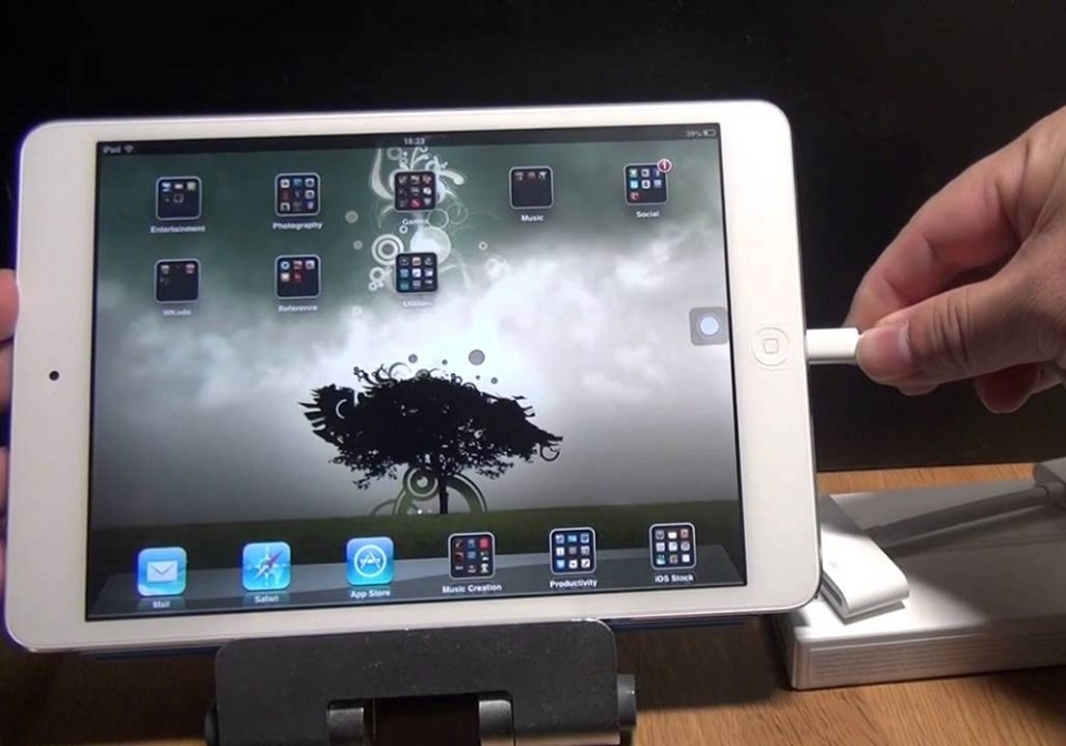 Sử dụng dây cáp và thực hiện kết nối iPad với máy chiếu