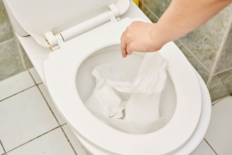 bồn cầu rút nước chậm 2