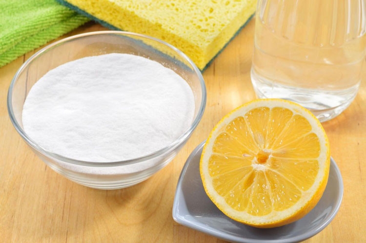 cách tẩy bồn cầu bị ố vàng lâu ngày 3