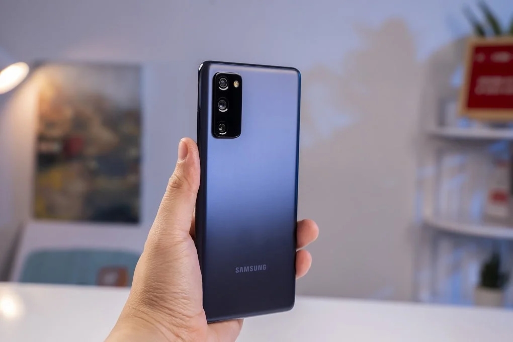 điện thoại camera trước đẹp 10