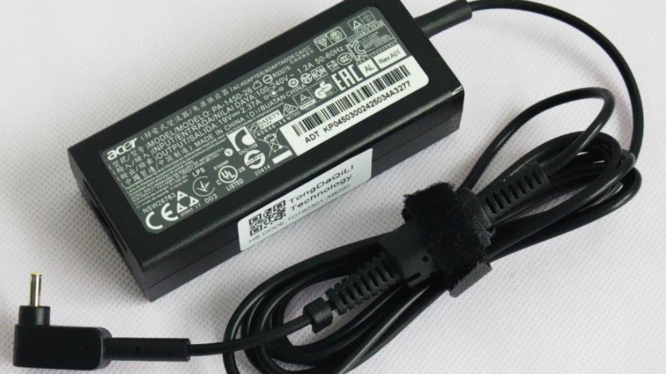 Cục sạc laptop Acer giá bao nhiêu?