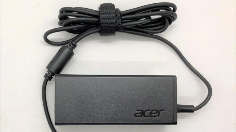 Có nhất thiết phải mua sạc laptop Acer chính hãng hay không?