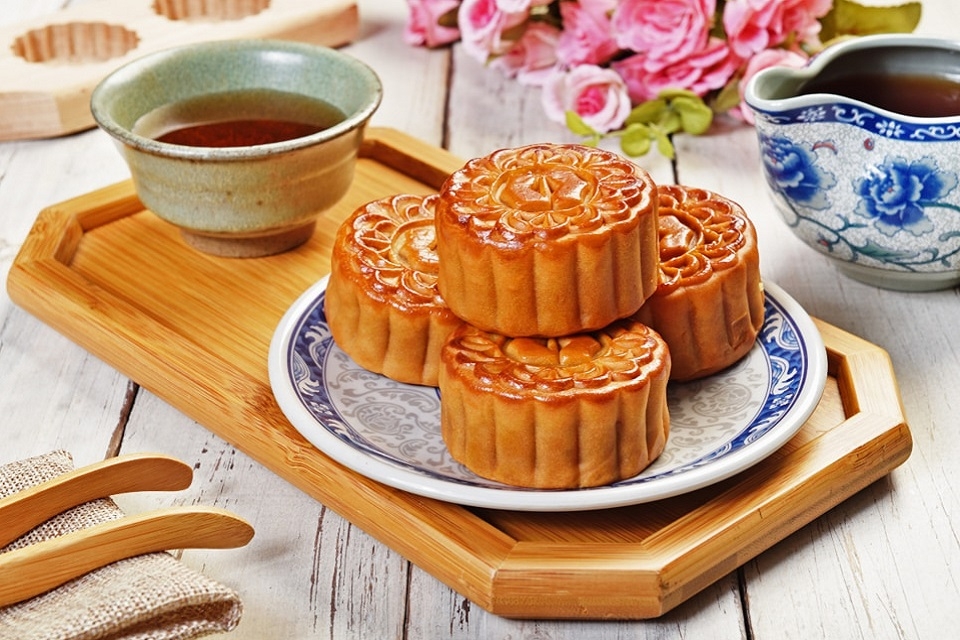 100g bánh trung thu thập cẩm bao nhiêu calo 1