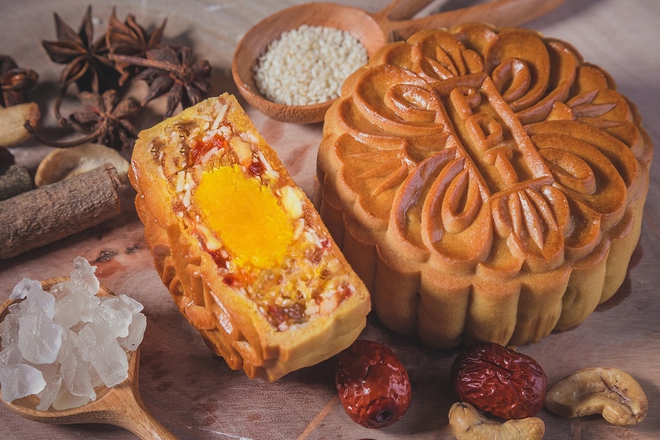 100g bánh trung thu thập cẩm bao nhiêu calo 3