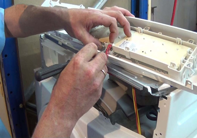 thay gioăng cao su máy giặt Electrolux 3