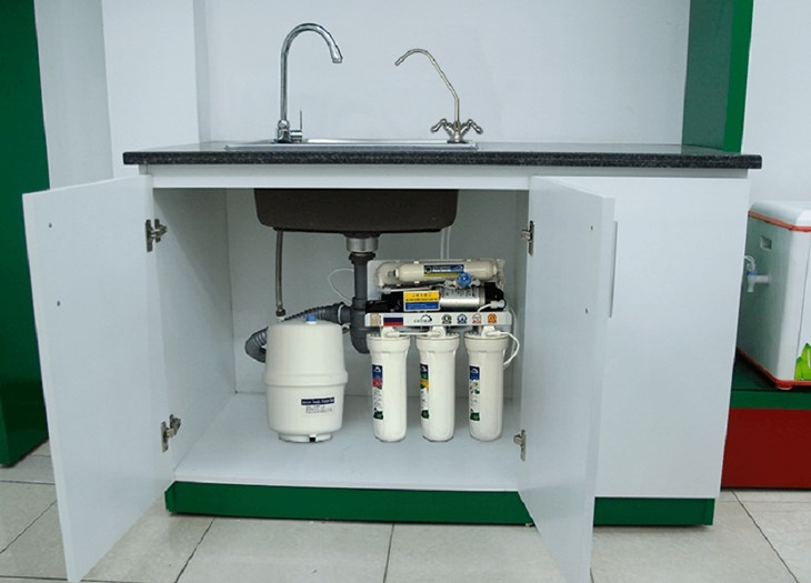 Cách lắp máy lọc nước vào tủ bếp cụ thể và những lưu ý quan trọng bạn cần biết 3