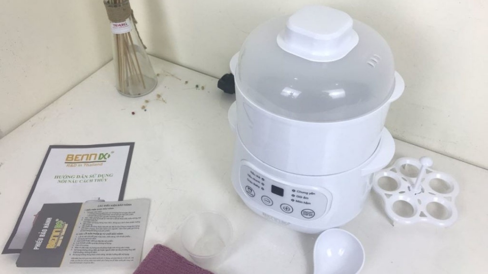 Nồi nấu chậm Bennix BN - 100A có lòng nồi được làm bằng sứ khá dày và chắc chắn