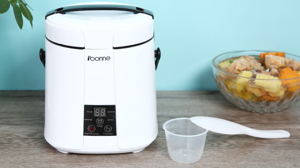 Nồi nấu chậm iBonne sử dụng chính hơi nước được tạo ra từ bên trong để làm chín thực phẩm