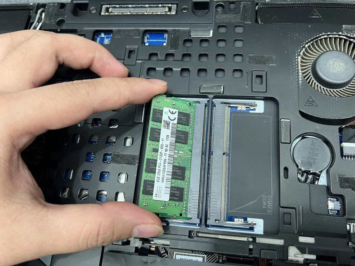 Laptop Dell bị đơ không tắt nguồn được (ảnh 1)