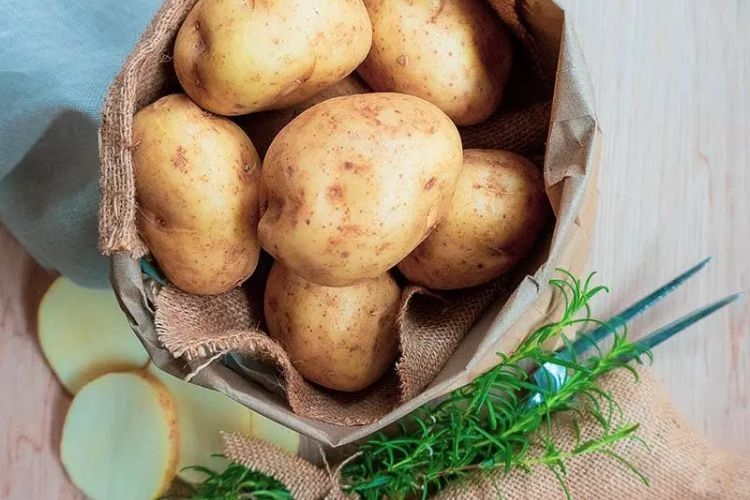 Sử dụng nước rửa bát và khoai tây