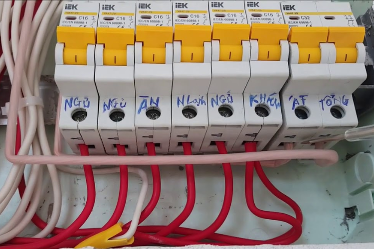 Chi tiết cách đấu aptomat đảm bảo an toàn cho những thiết bị điện trong gia đình - hình 1
