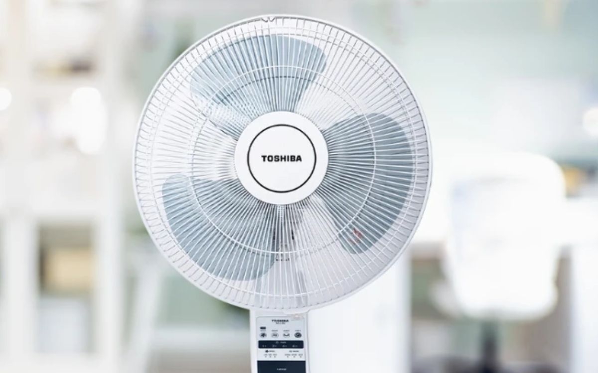 Quạt treo tường Toshiba (ảnh 2)