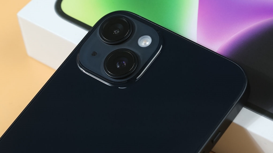 iPhone 14 Plus 128GB vẫn giữ nguyên thiết kế camera chéo như iPhone 14