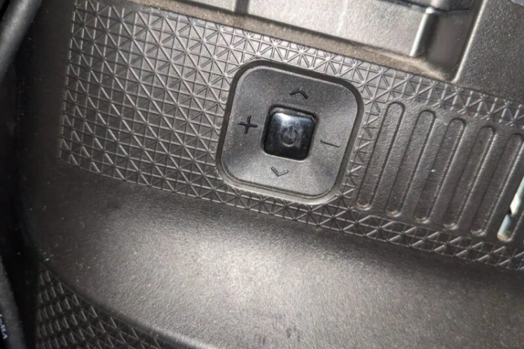 Nút nguồn tivi samsung nằm ở đâu, bạn có biết? Cách sửa nút nguồn tivi Samsung khi bị lỗi - hình 2