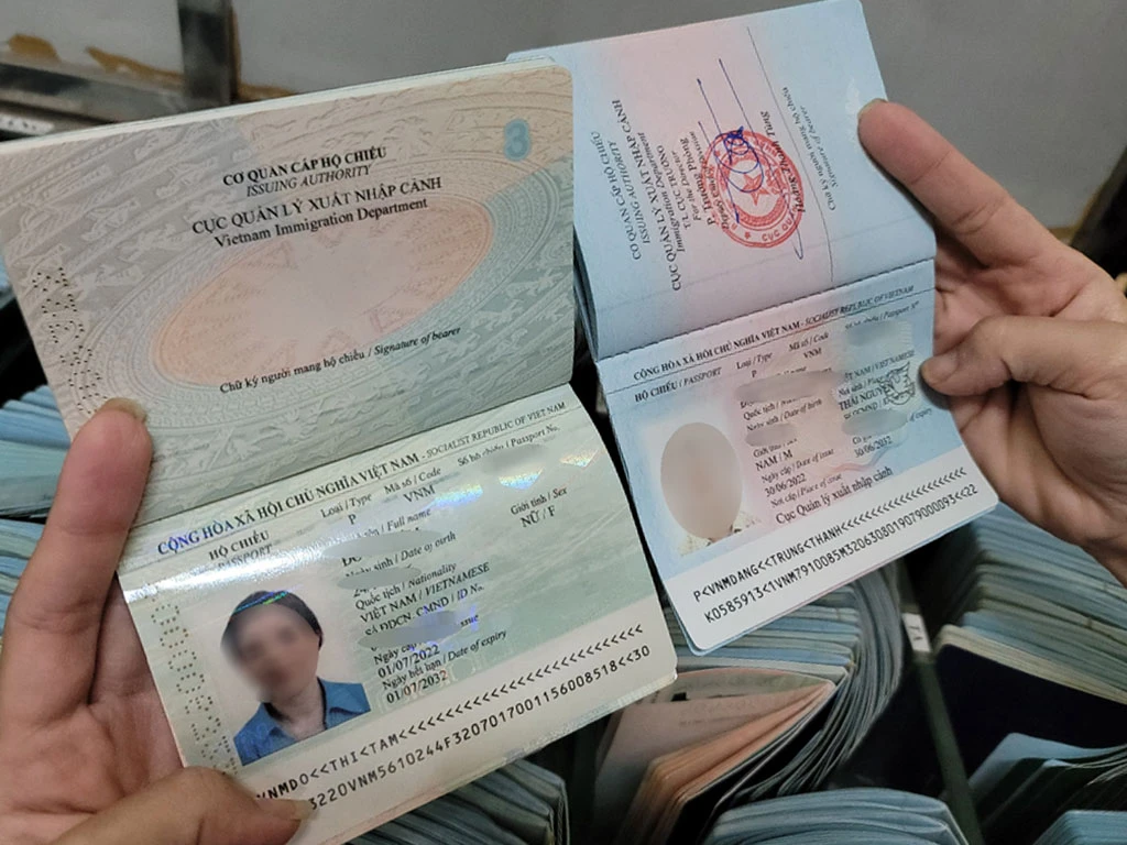 Nên làm hộ chiếu gắn chip hay không gắn chip 4