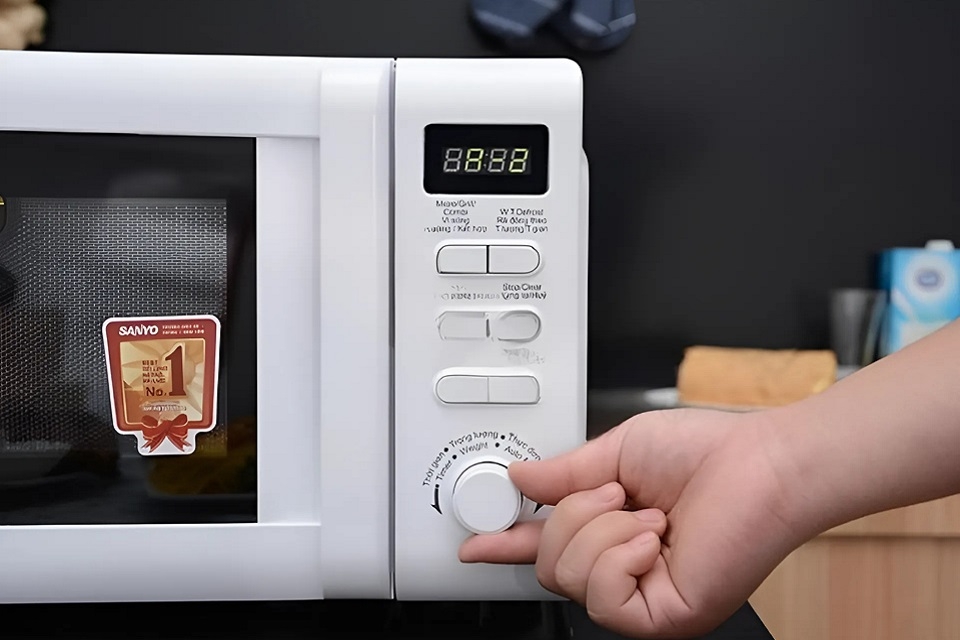 Cách sử dụng lò vi sóng Sanyo 4